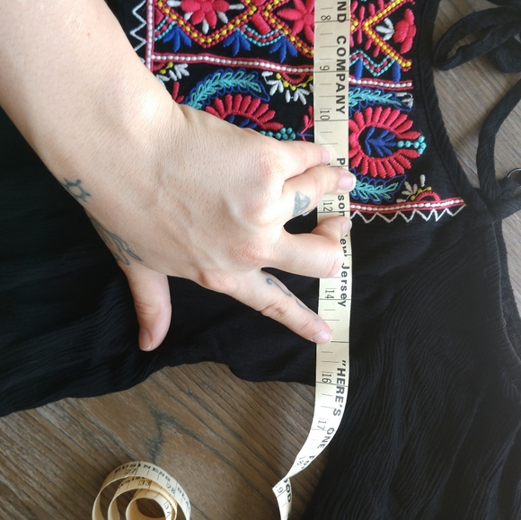 Embroidered top - Picture 3 of 7